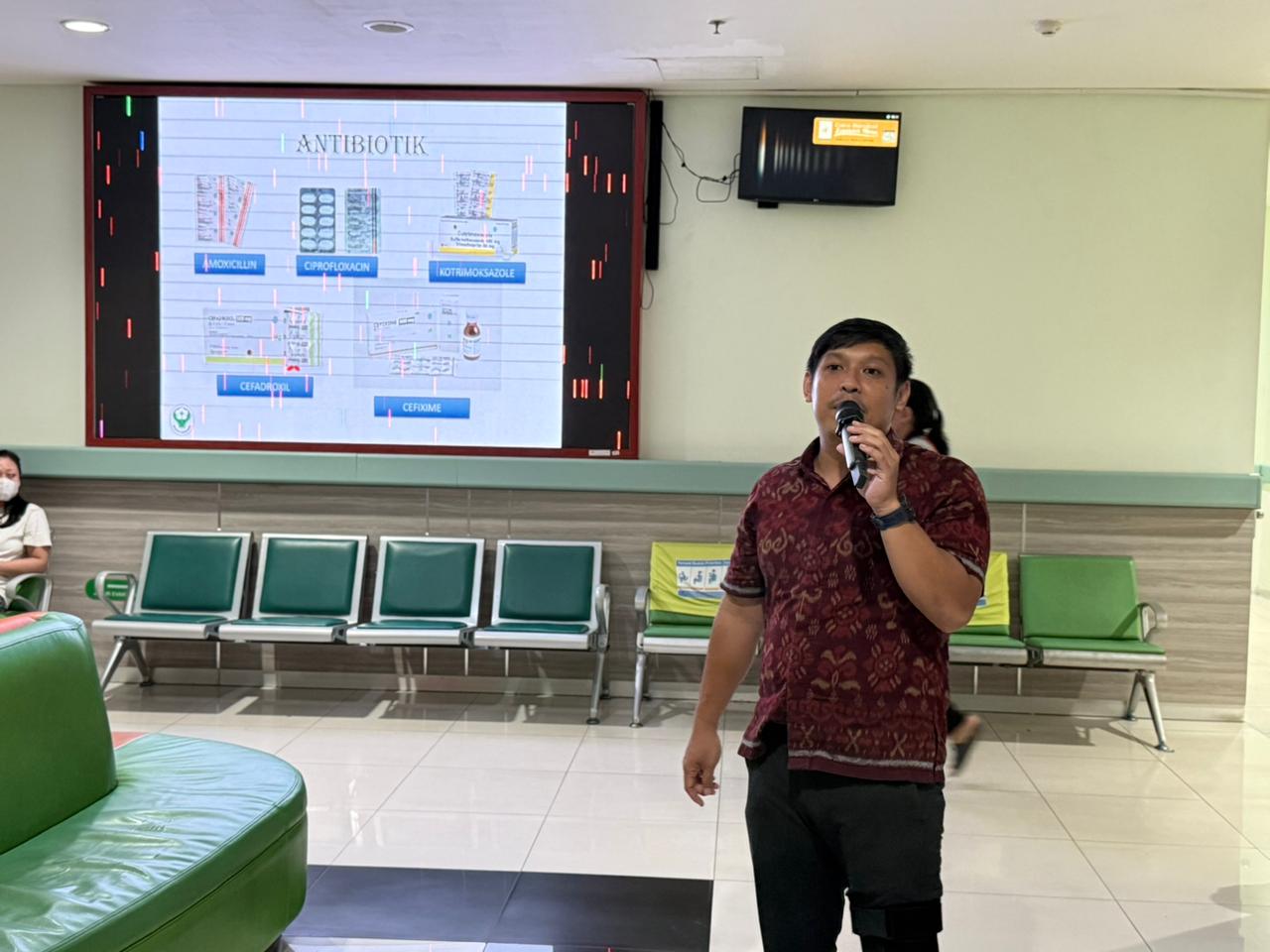 Kegiatan Penyuluhan Smart Friday dengan topik “Antibiotika dan Resistensi Antimikroba”