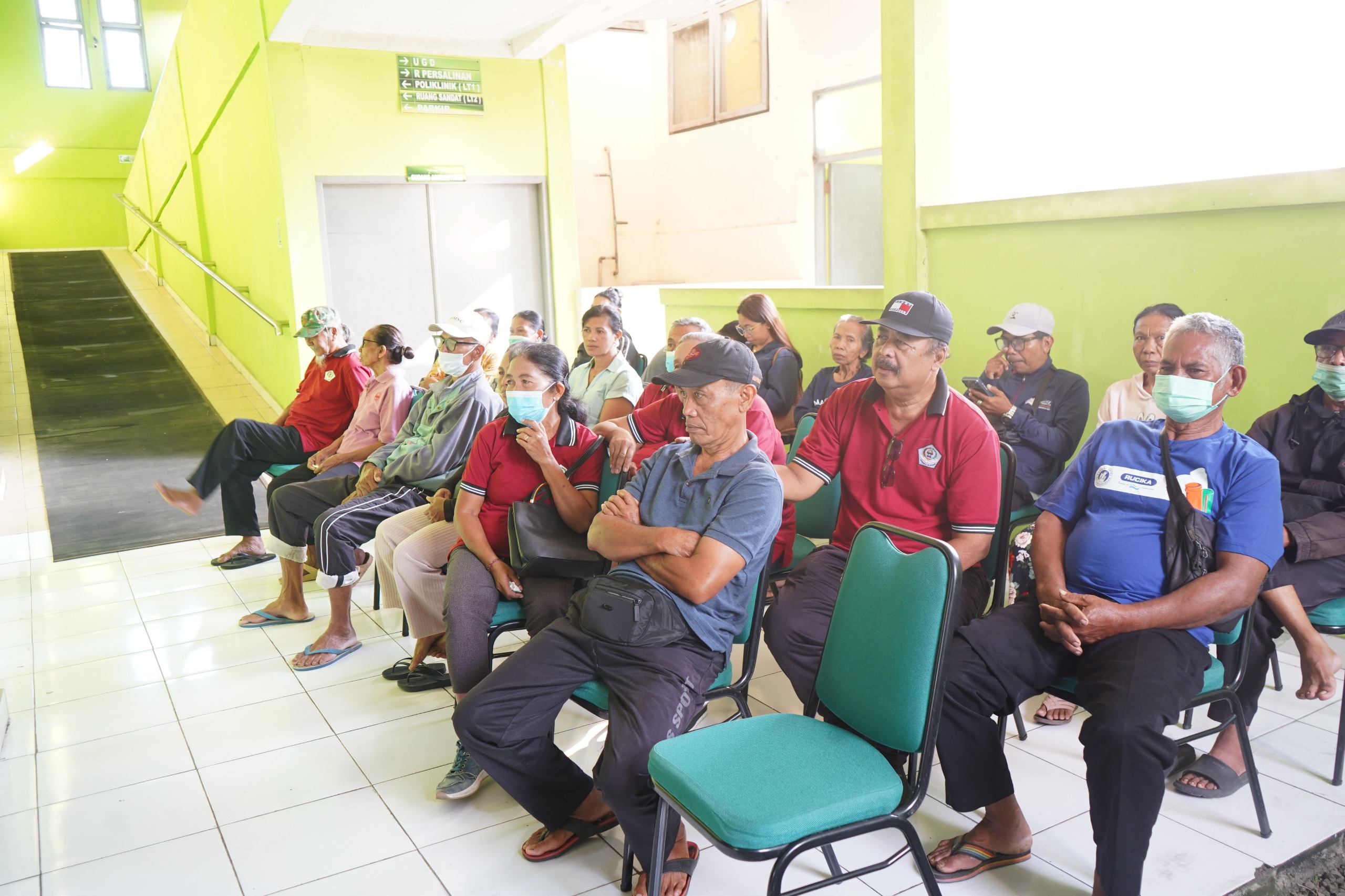 RS Mata Bali Mandara Gelar Skrining Kesehatan Mata di Puskesmas Selemadeg, Tabanan